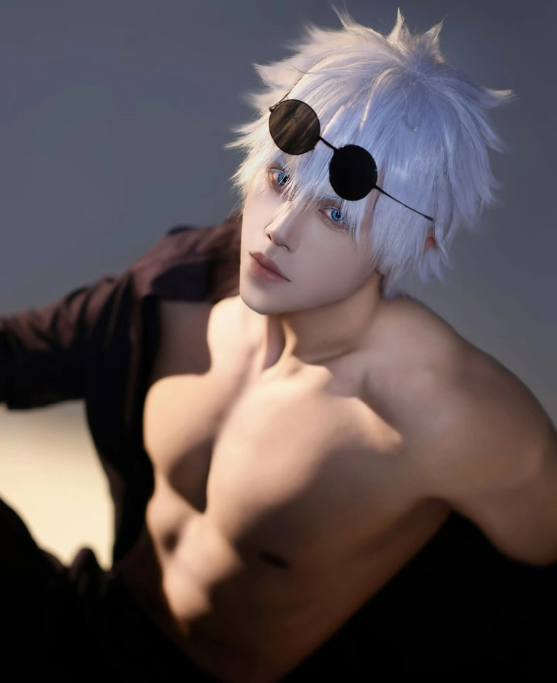 Bức ảnh Gojo cosplay với trang phục đen đặc trưng