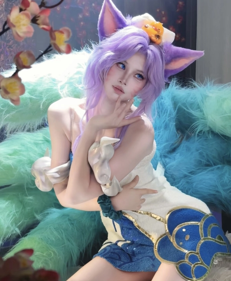 Gái xinh cosplay hồ ly góc nghiêng ánh mắt sắc