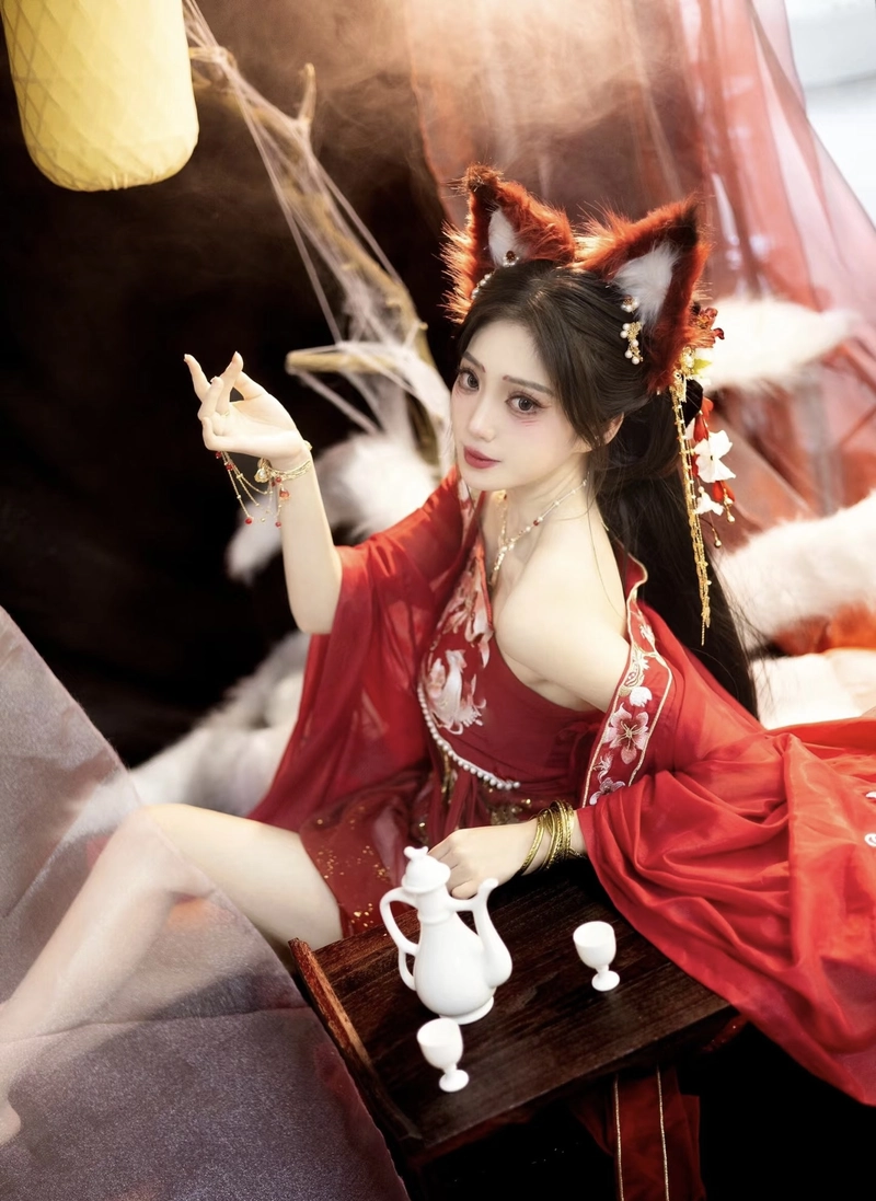 Gái xinh hồ ly với đường nét mềm mại