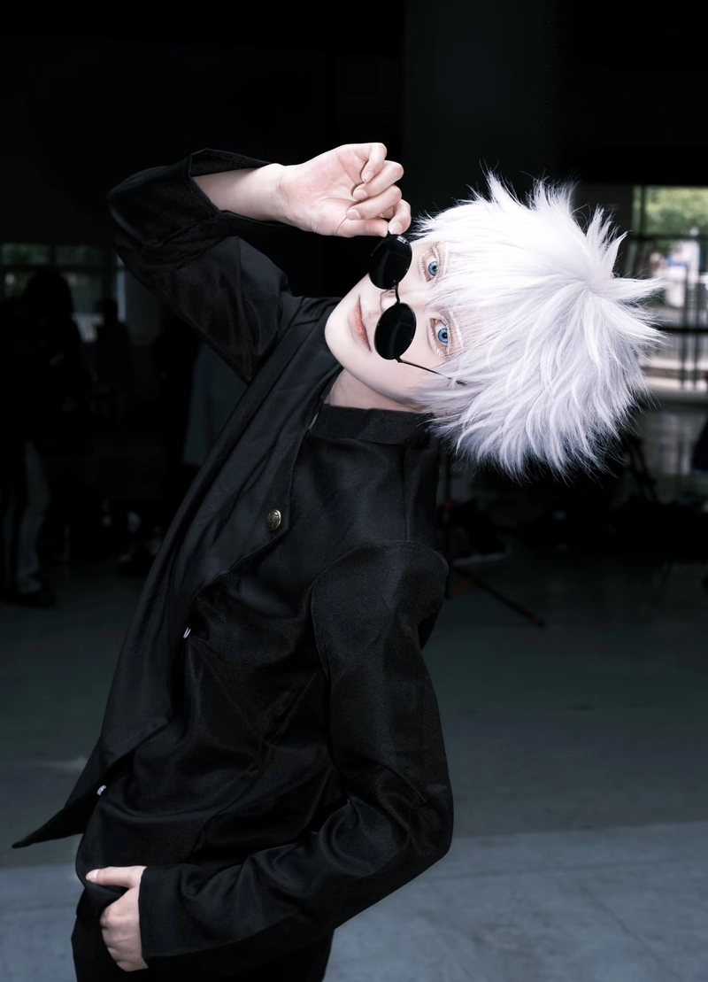 Góc nhìn Gojo cosplay với ánh nhìn rõ nét