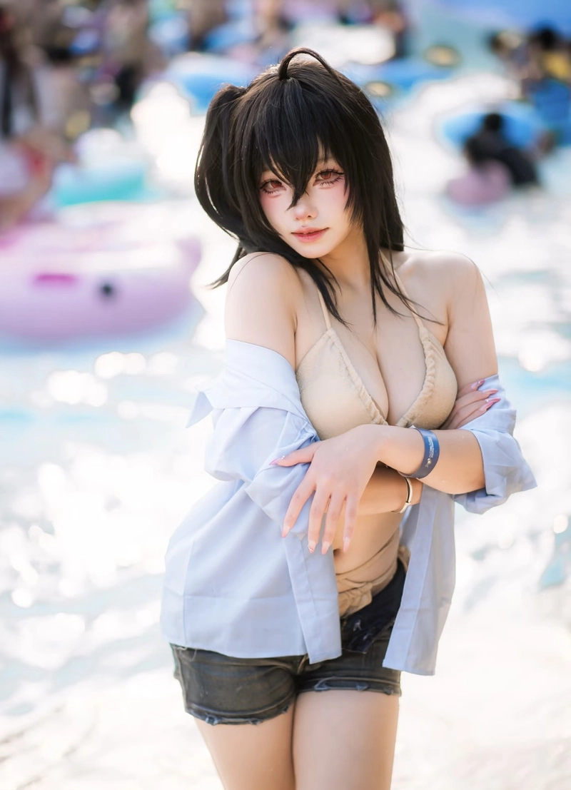 Hình ảnh cosplay nữ vú bự với ánh mắt sâu đầy cuốn hút