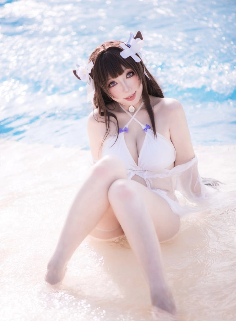Hình ảnh cosplay nữ vú bự với biểu cảm tự tin cuốn hút