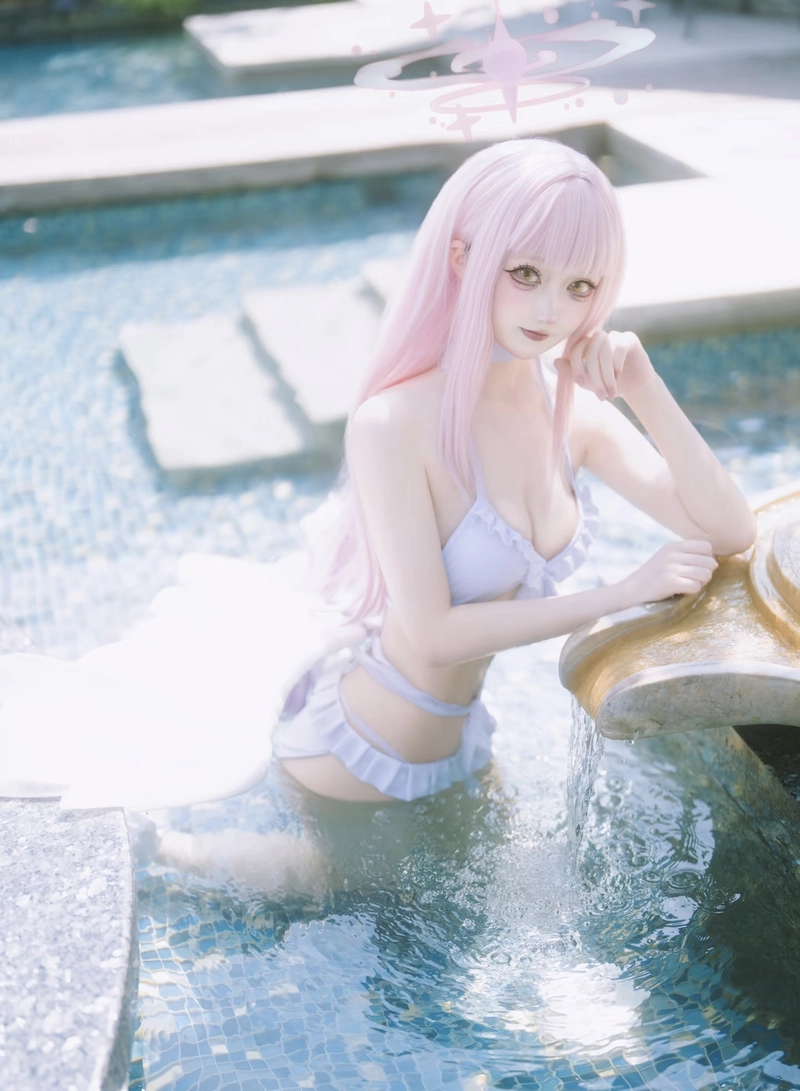 Hình ảnh cosplay nữ vú bự với phong cách gợi cảm tinh tế