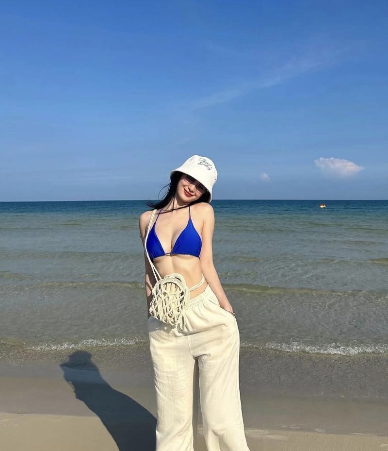 Hình ảnh jun vũ bikini dưới ánh nắng