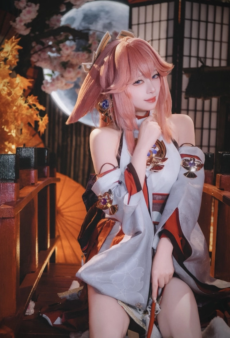 Hình gái xinh cosplay hồ ly với ánh mắt cuốn hút