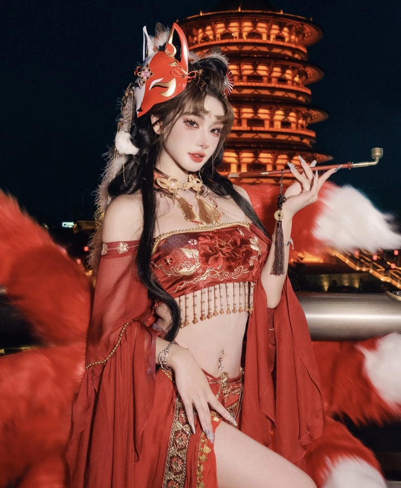 Hình gái xinh hồ ly với đôi tai nổi bật