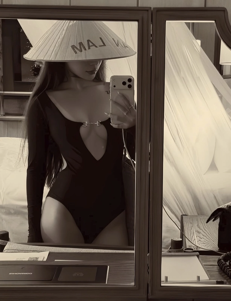 Hình gái xinh mặc bikini đi biển che mặt ngầu