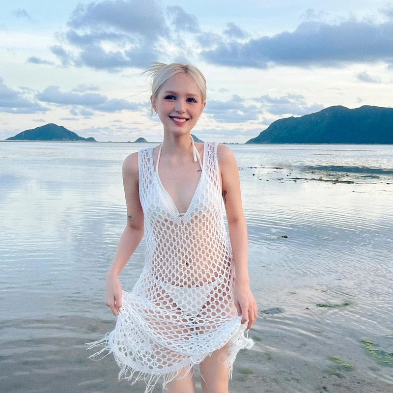 Hình xoài non bikini lưới màu trắng