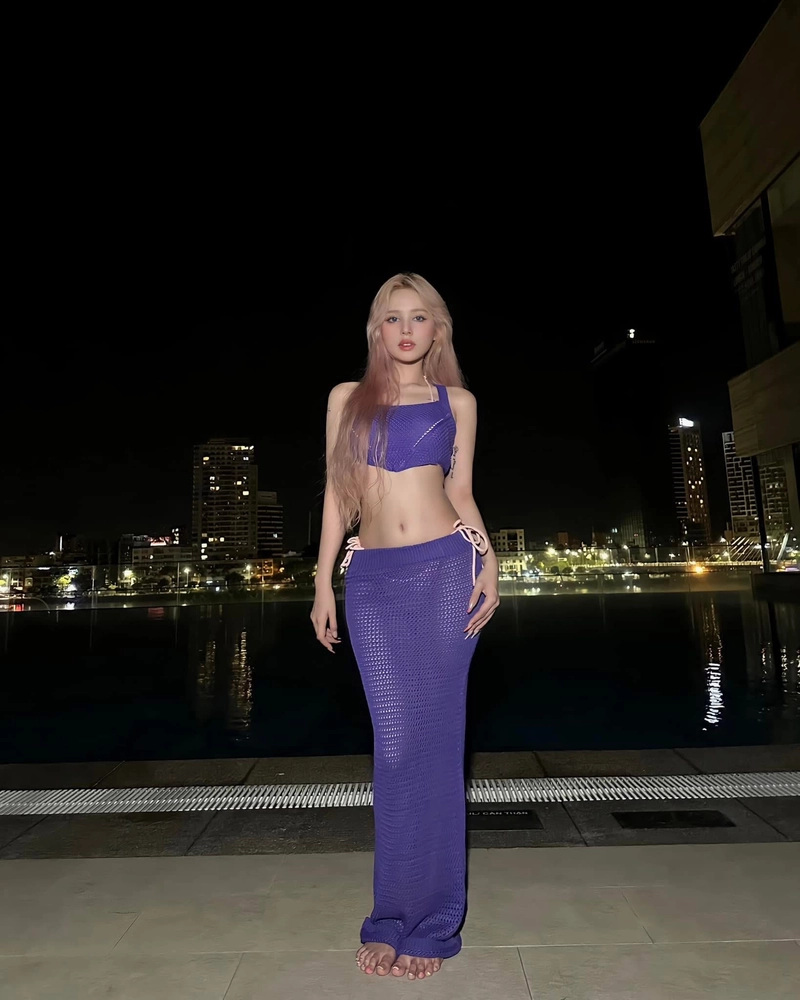 Hình xoài non mặc bikini tím sang trọng