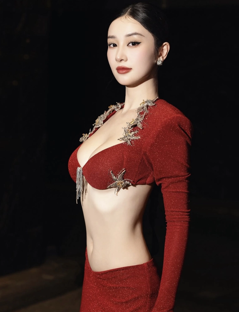 Jun vũ bikini đỏ cực sang chảnh