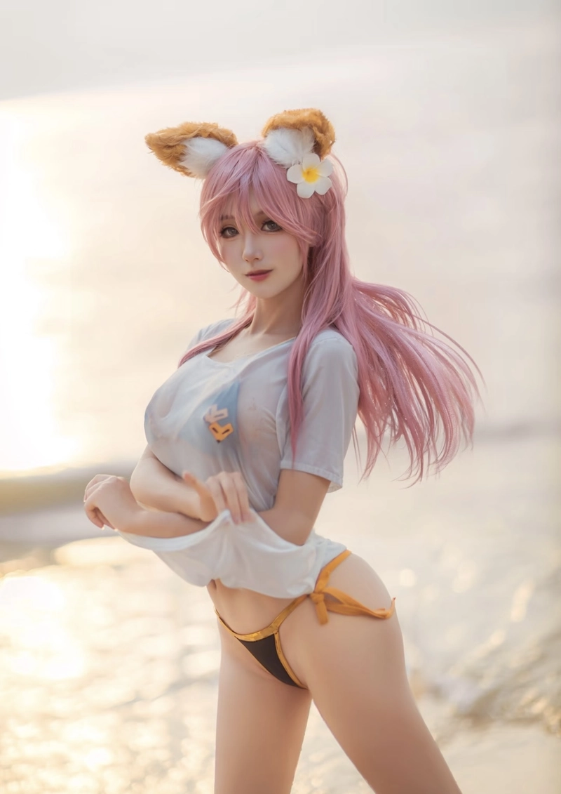 Khung cảnh cosplay nữ vú bự với ánh sáng làm nổi bật hình thể