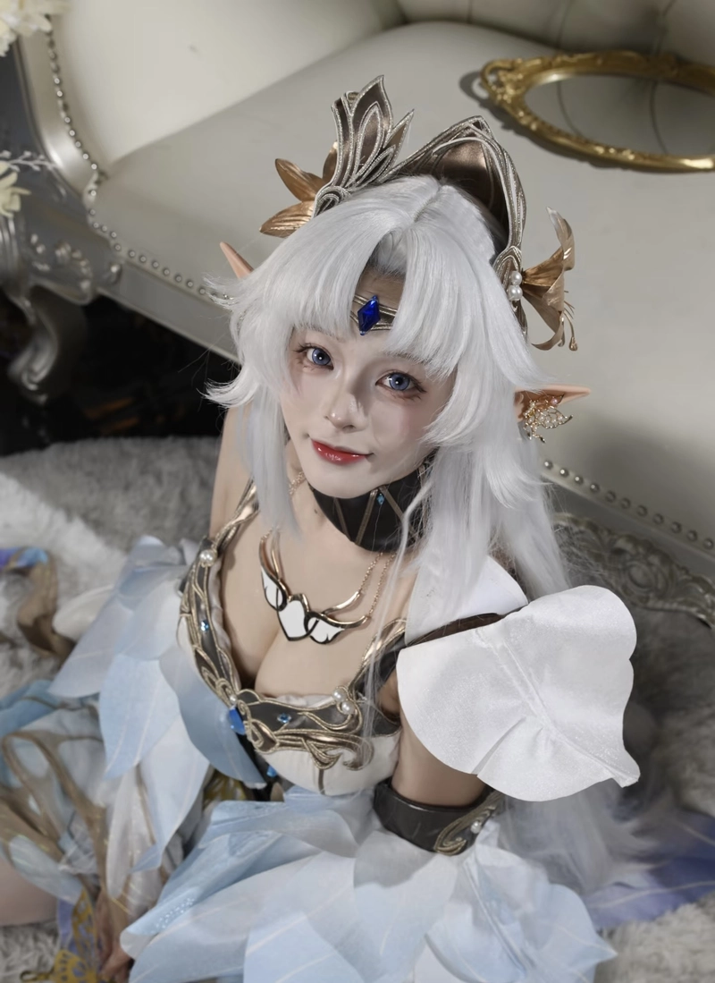 Khung cảnh cosplay nữ vú bự với ánh sáng tôn dáng mềm mại
