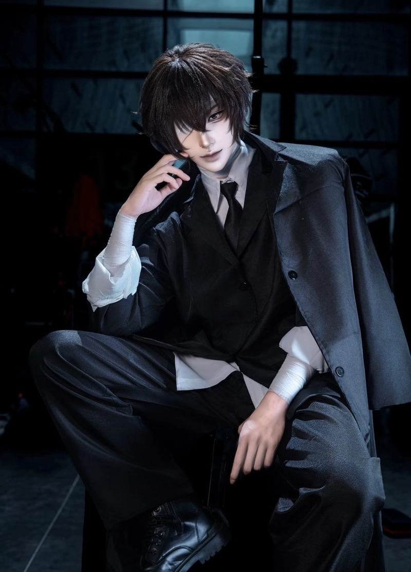 Khung hình Gojo cosplay với nét mặt bình tĩnh cuốn hút