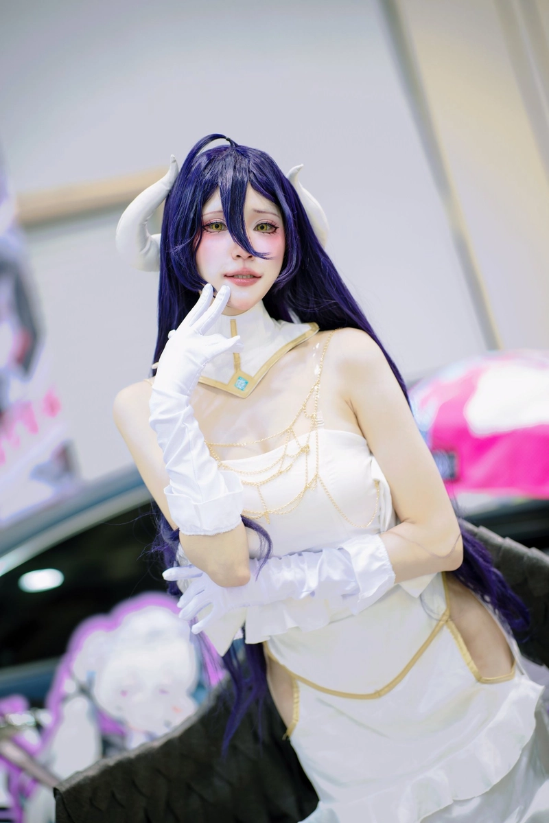 Albedo cosplay được fan anime tìm kiếm và yêu thích