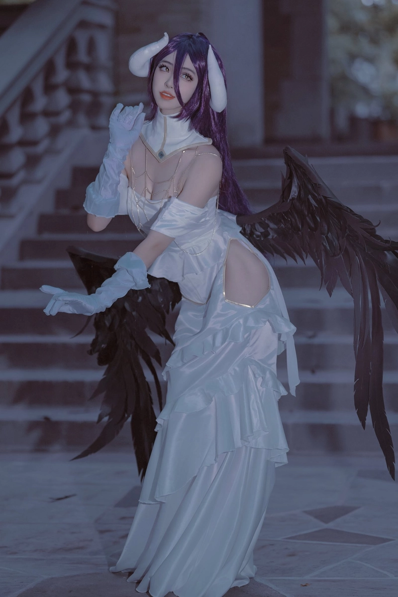 Albedo cosplay nổi bật bởi vẻ đẹp sắc lạnh cuốn hút