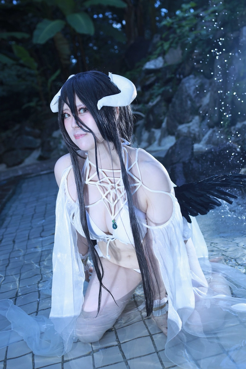Albedo cosplay sở hữu visual nổi bật nứ hoàng