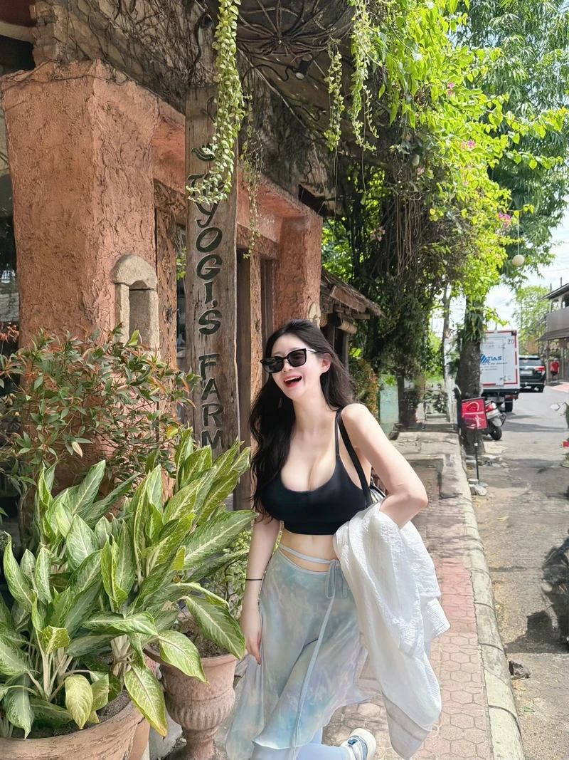 Ảnh Seoul Asuna bikini vòng một tròn đầy quyến rũ