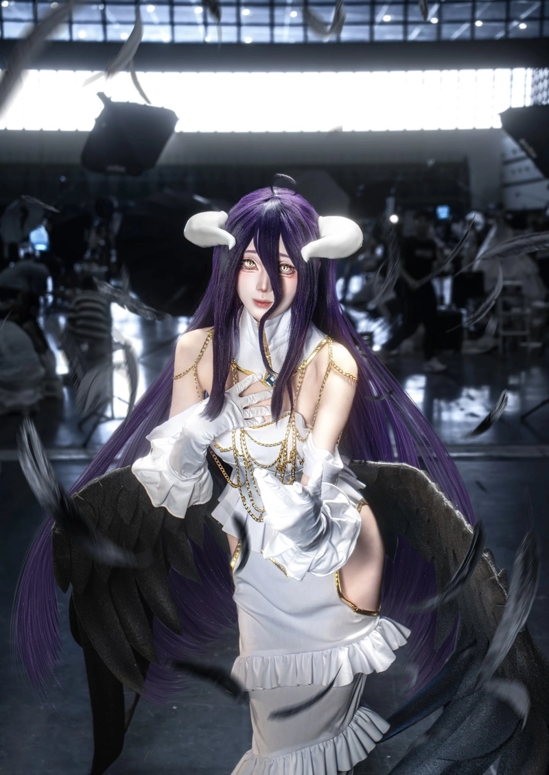 Ảnh cosplay Albedo được cộng đồng cosplay yêu thích