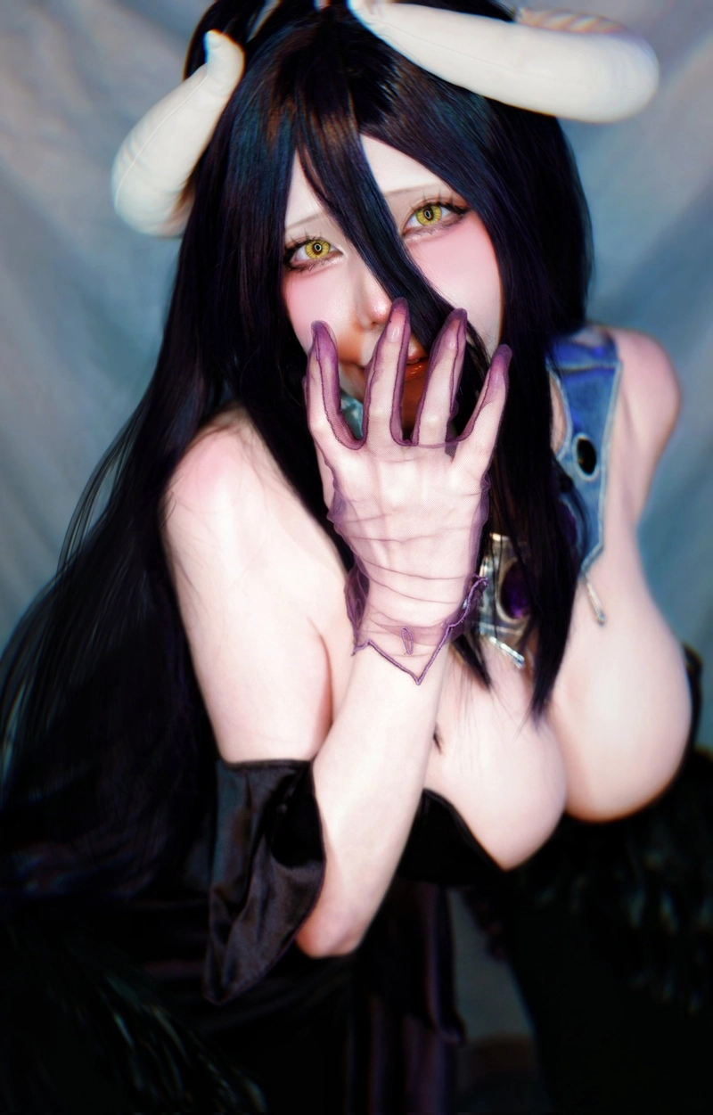Ảnh cosplay Albedo sexy quyến rũ nhất