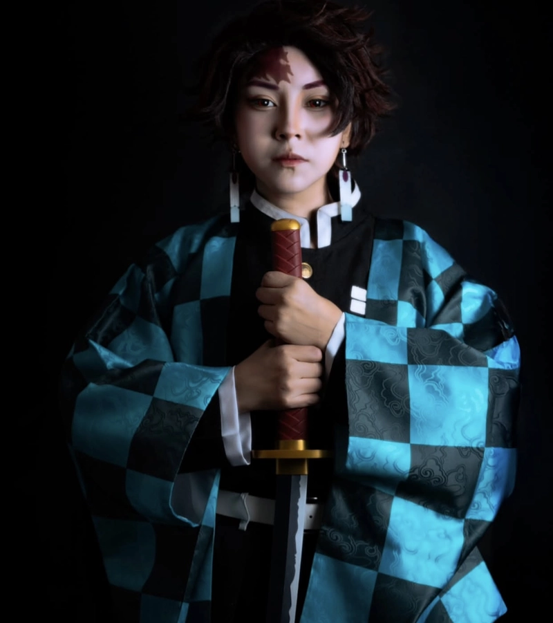 Ảnh cosplay Tanjiro mang khí chất anh hùng bản lĩnh