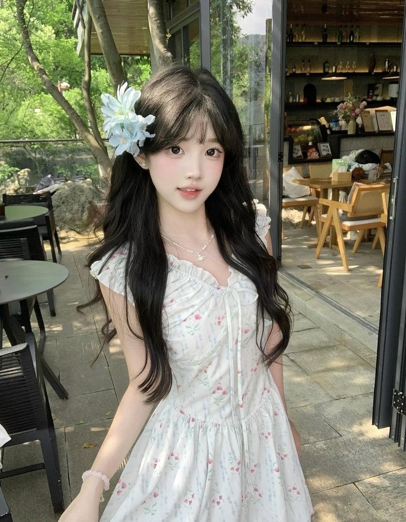 Ảnh gái xinh 2k8 với đôi môi xinh tạo điểm nhấn