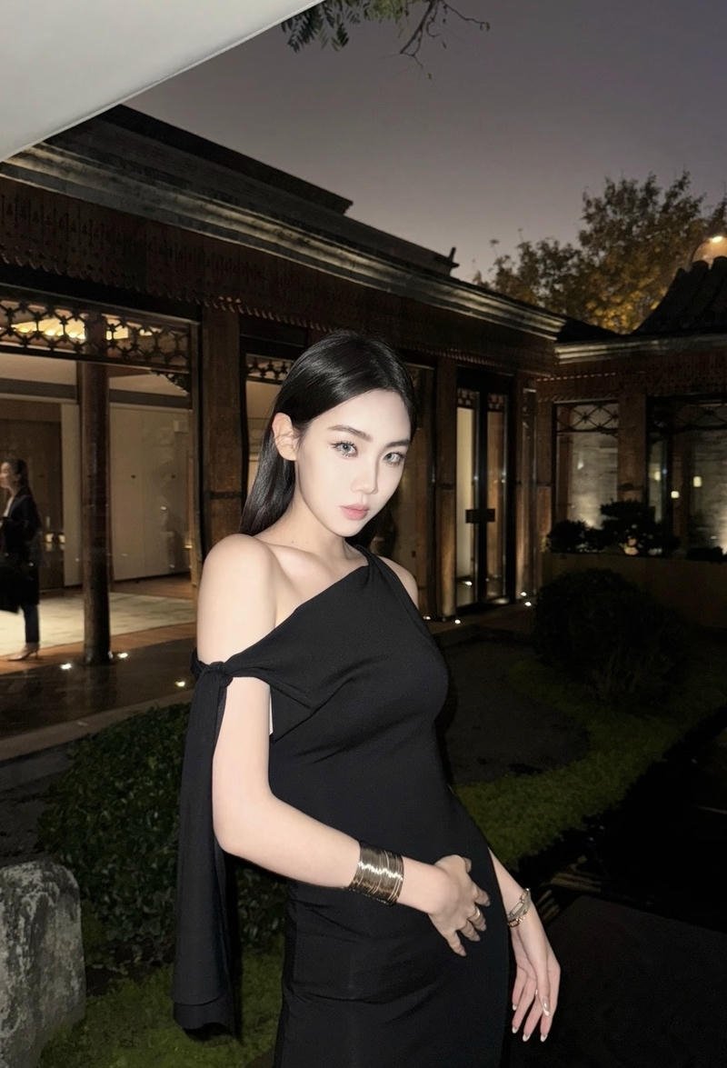 Ảnh gái xinh 9x với đường cong mềm mại nổi bật