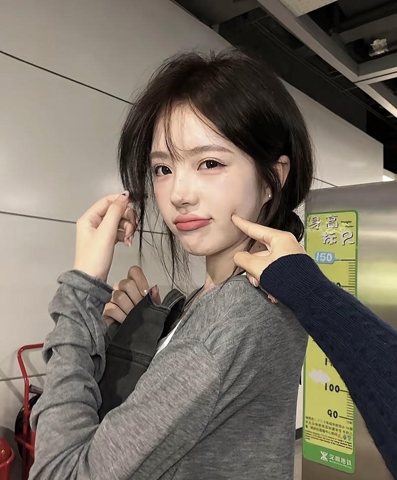 Ảnh gái xinh douyin với lớp makeup trong veo kiểu Trung
