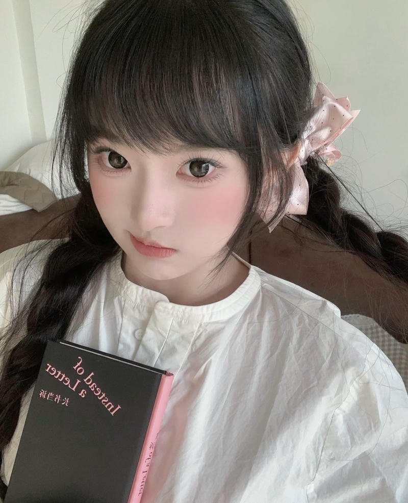 Ảnh gái xinh douyin với phấn má tông hồng nhẹ nhàng