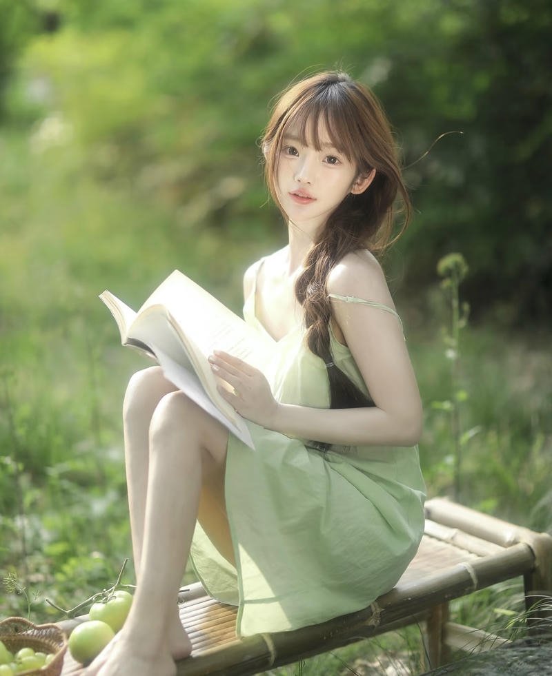 Ánh mắt cuốn hút của gái xinh 2k5