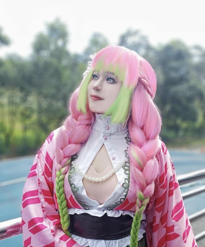 Ảnh mitsuri cosplay ánh mắt dịu dàng