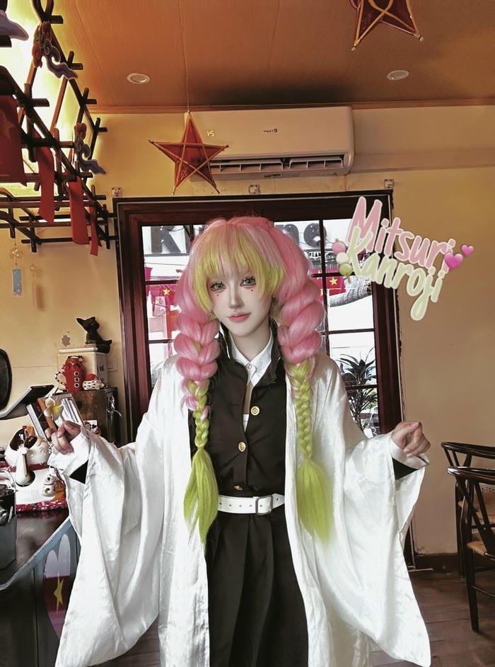 Ảnh mitsuri cosplay mái tóc hồng xanh