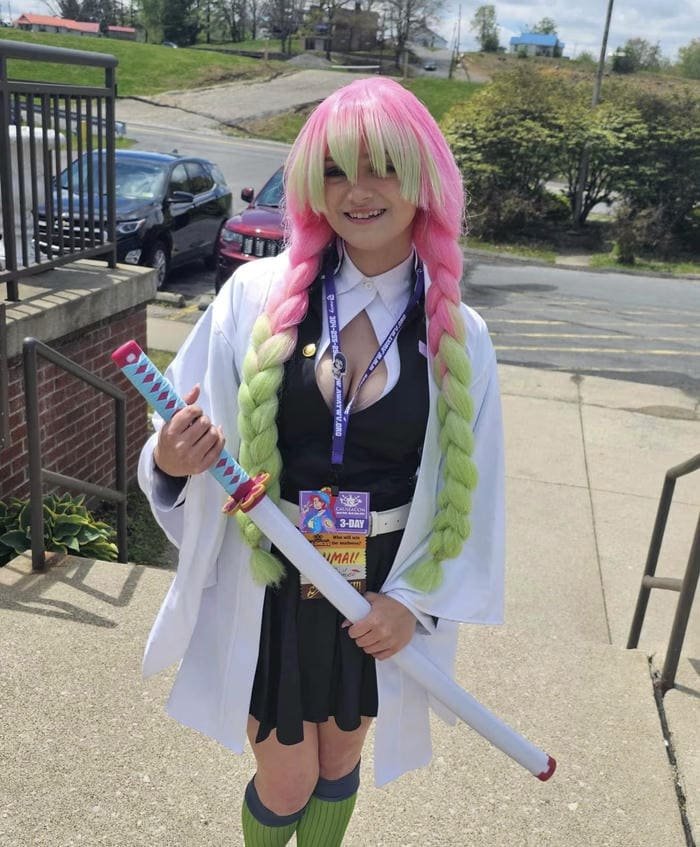 Ảnh mitsuri cosplay tạo dáng nữ tính