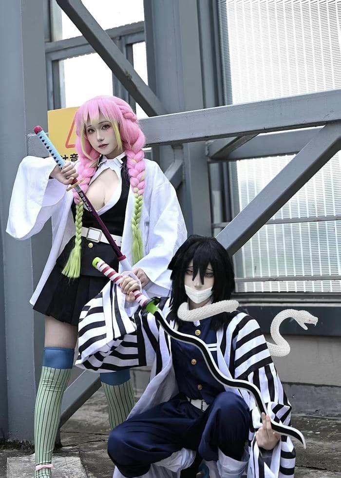 Ảnh mitsuri cosplay trang phục kiếm sĩ