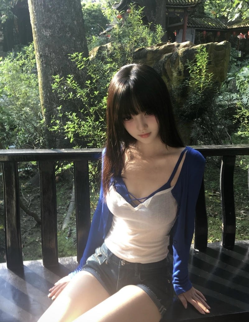 Ánh nắng chiếu nhẹ tôn lên ảnh gái xinh 2k2