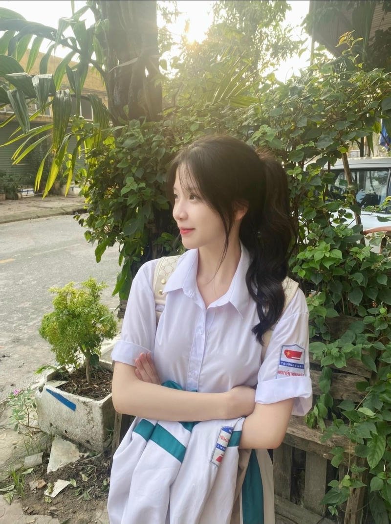 Ảnh nữ sinh cấp 3 cười tươi rạng rỡ đáng yêu