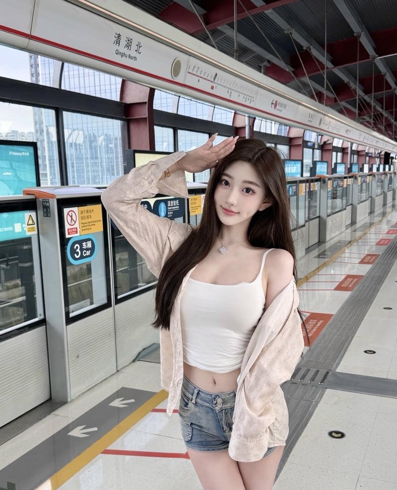 Bức gái 2k6 tạo ấn tượng nhờ biểu cảm đầy sức sống