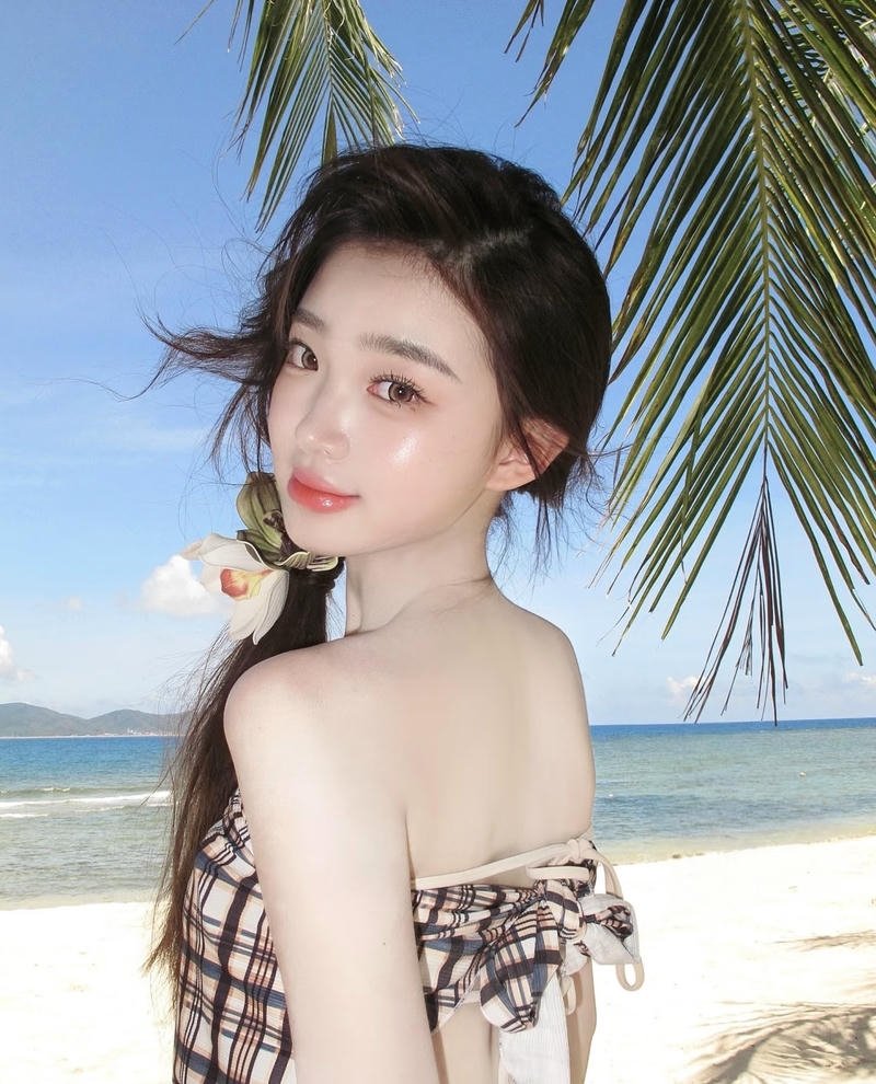 Bức gái xinh 2k8 mang nét đẹp nhẹ nhàng đầy tinh tế