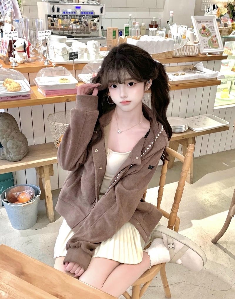 Bức gái xinh 2k8 mang vẻ đẹp nhẹ nhàng rất thu hút