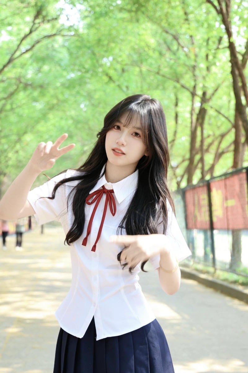 Bức gái xinh 2k9 mang vẻ đẹp dịu dàng rất cuốn mắt
