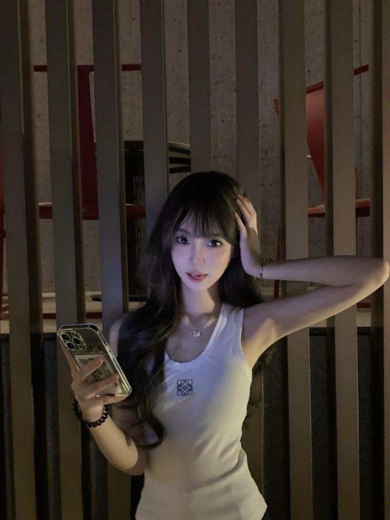 Bức gái xinh 2k9 toát lên nét duyên dáng nhẹ nhàng