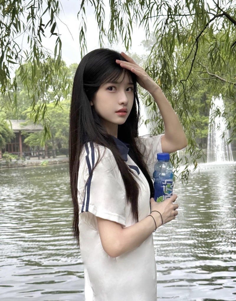 Bức gái xinh cấp 3 ghi lại nét đẹp chân thật