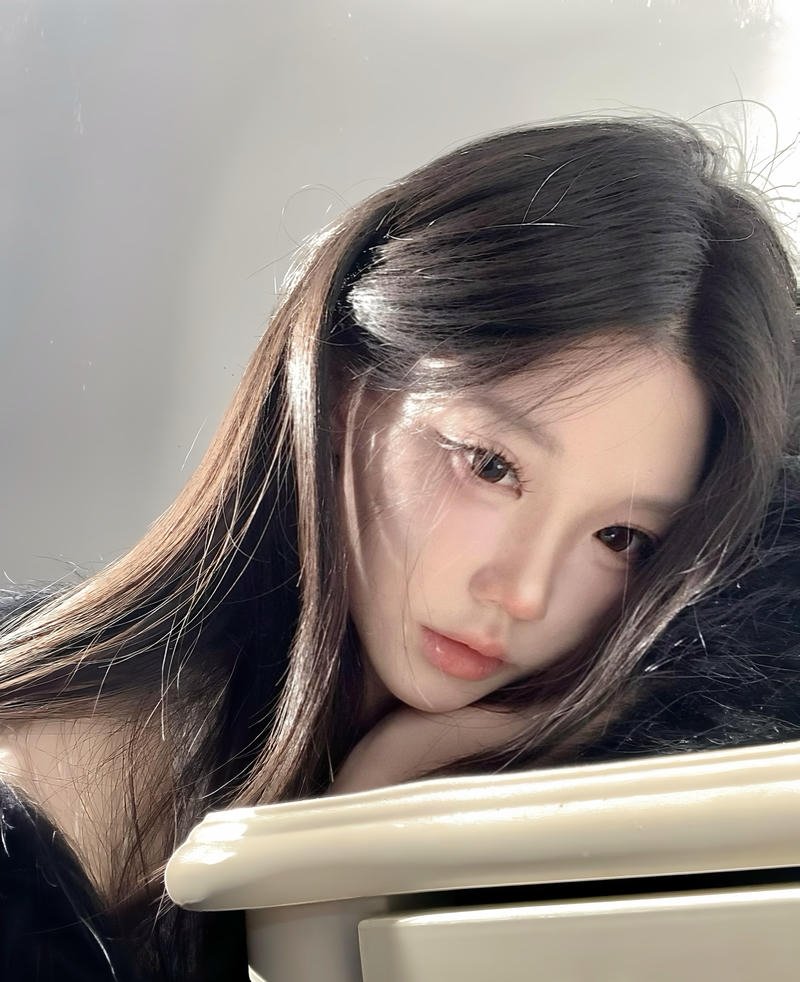 Bức gái xinh douyin mang phong cách selfie gần mặt