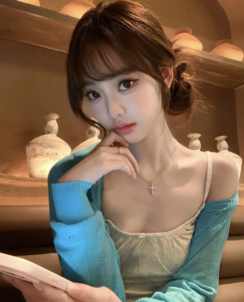 Bức gái xinh douyin mang phong cách son lòng môi tươi