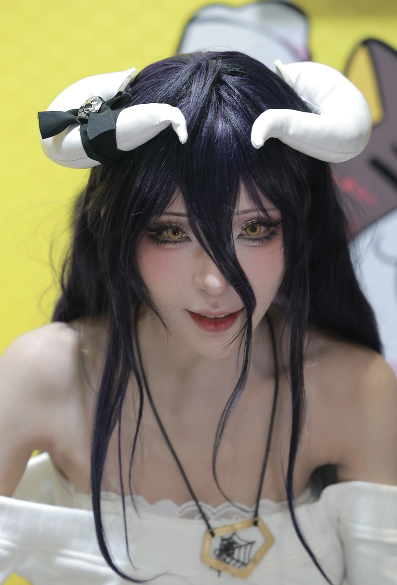 Cosplay Albedo thu hút ánh nhìn bởi thần thái sắc sảo