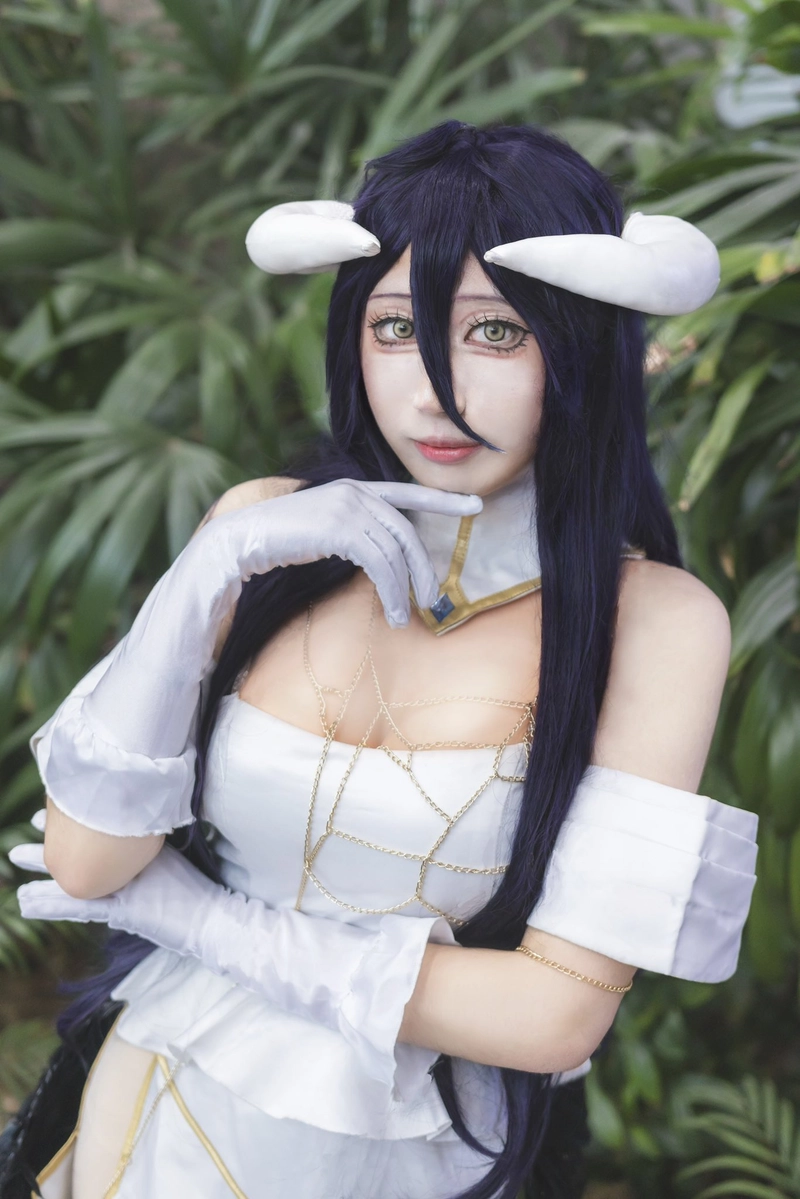 Cosplay Albedo vẻ đẹp quyến rũ huyền bí