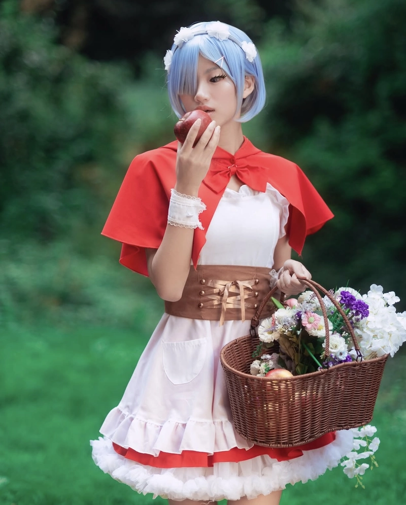 Cosplay Rem đẹp chuẩn phong cách hầu gái anime