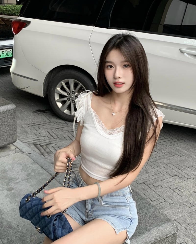 Đôi mắt long lanh làm nổi bật gái xinh 2k4