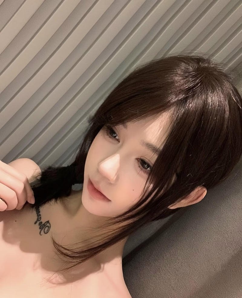 Đôi môi cong nhẹ tăng nét duyên ảnh gái xinh 2k2