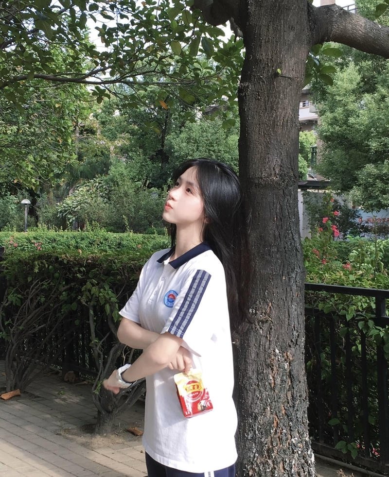 Gái xinh 2k9 xuất hiện với nhan sắc nhẹ nhàng dễ mến