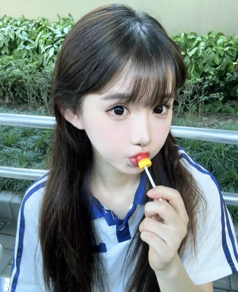 Gái xinh cấp 3 tạo ấn tượng nhẹ nhàng
